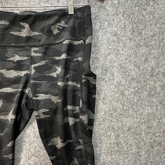 Athleta Pants Leggings Womens L Ultimate Stash Pocket 7/8 Tight Gray Camo Print - Picture 5 of 9